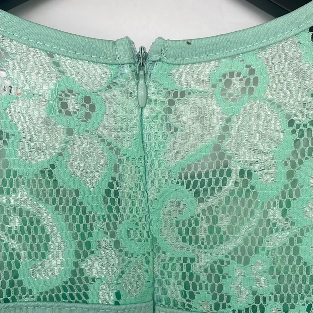 Green A-Line Sleeveless Lace Dress Medium